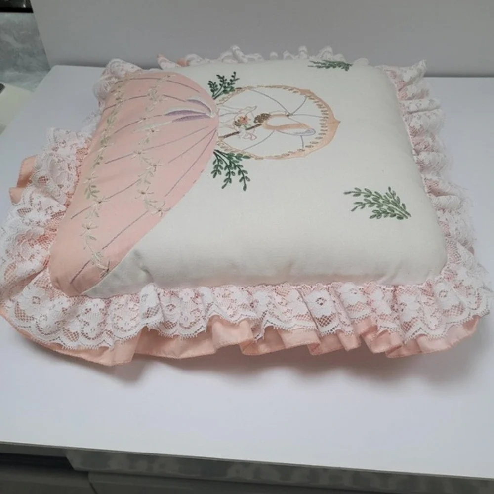 Vtg‎ Southern Belle Embroidered Throw Pillow Ruffled Lace 2